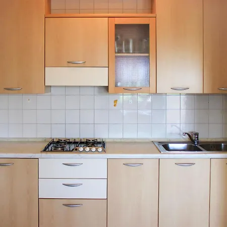 Luna 3-1 By Interhome *